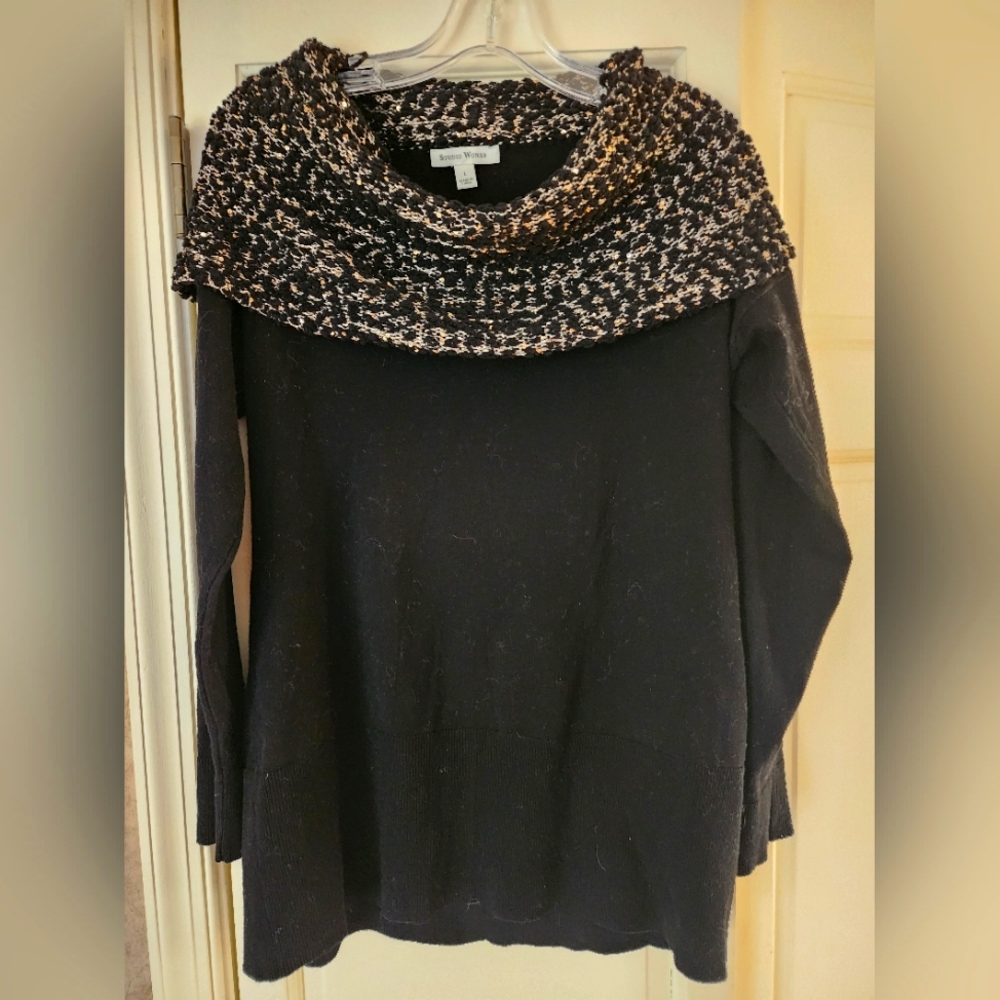 STUDIO WORKS WOMENS  SWEATER  SIZE LARGE NEW No TAGS